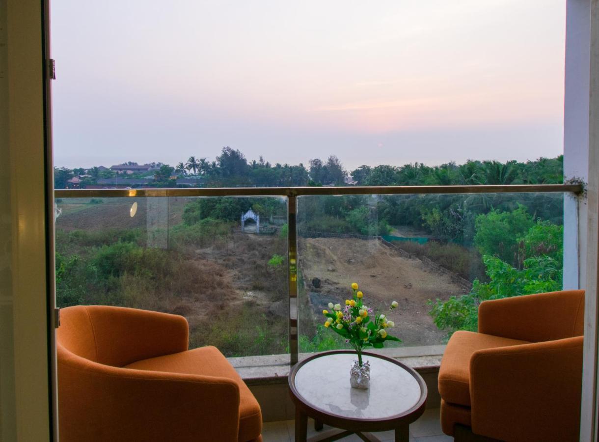 Octave Rococco Morjim Hotel Pernem Екстериор снимка