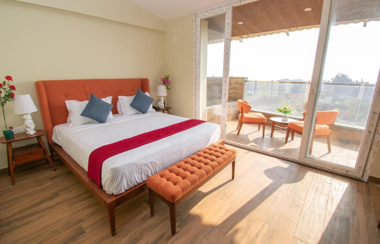 Octave Rococco Morjim Hotel Pernem Екстериор снимка