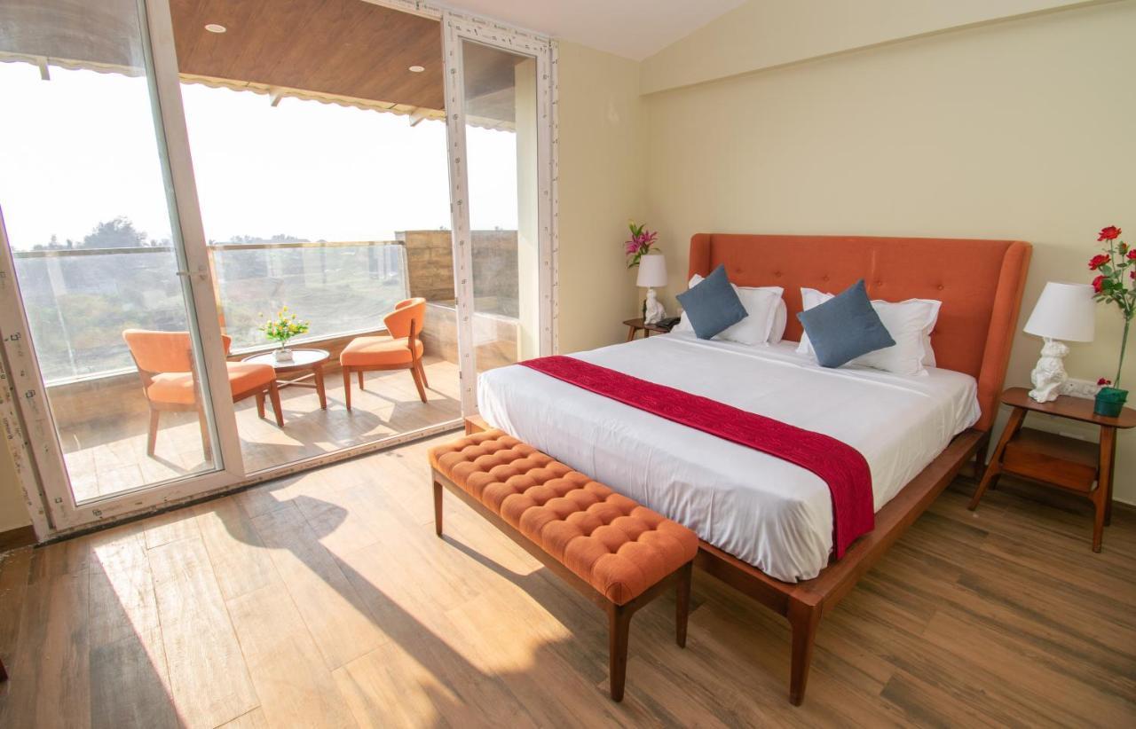 Octave Rococco Morjim Hotel Pernem Екстериор снимка
