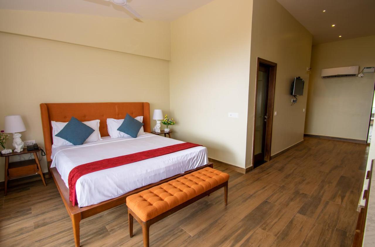 Octave Rococco Morjim Hotel Pernem Екстериор снимка