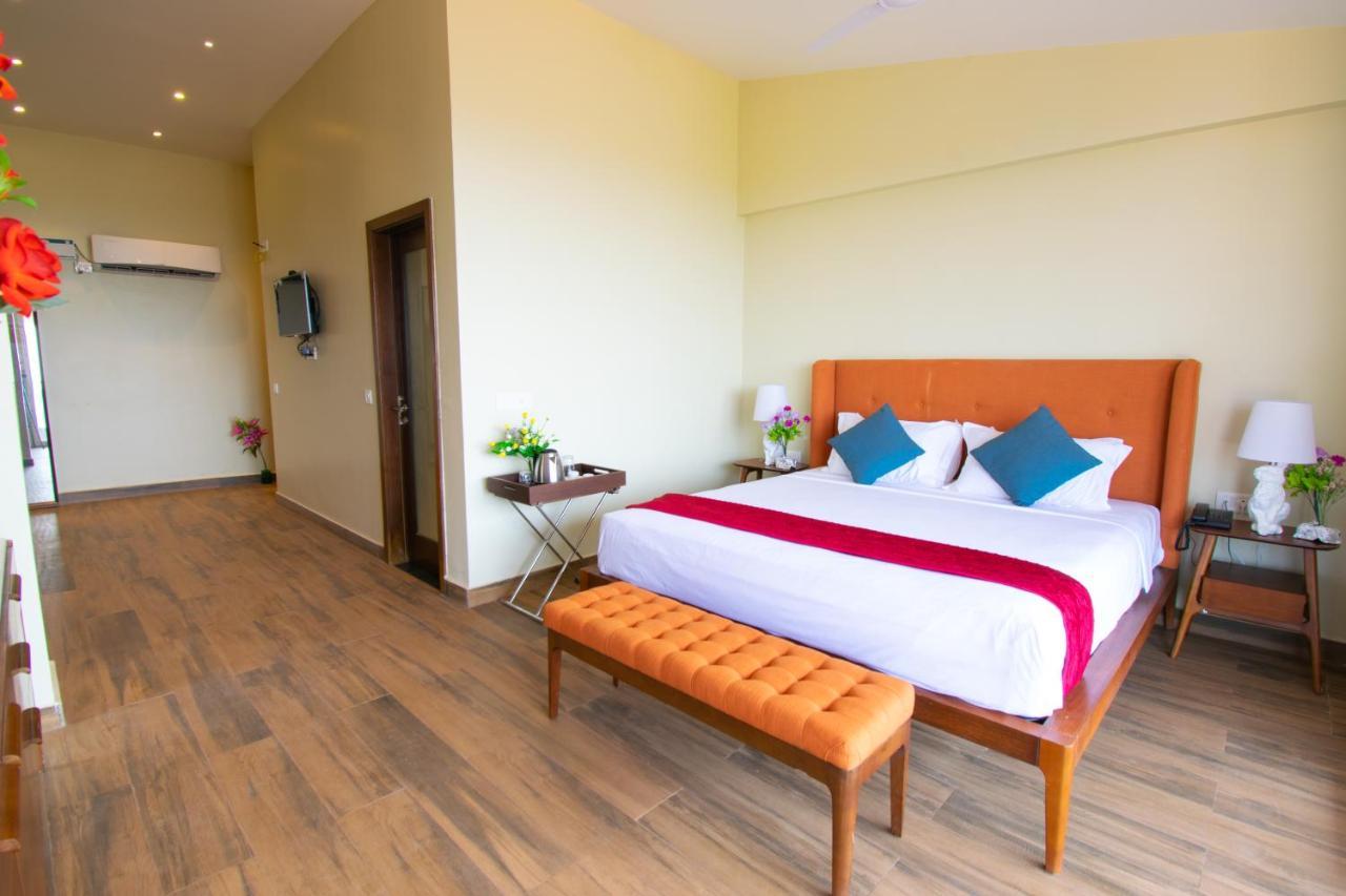Octave Rococco Morjim Hotel Pernem Екстериор снимка