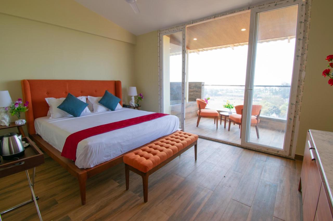 Octave Rococco Morjim Hotel Pernem Екстериор снимка