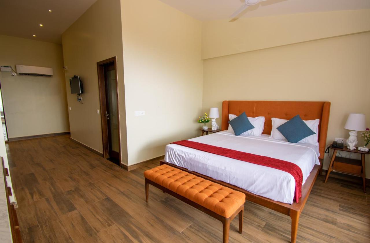 Octave Rococco Morjim Hotel Pernem Екстериор снимка